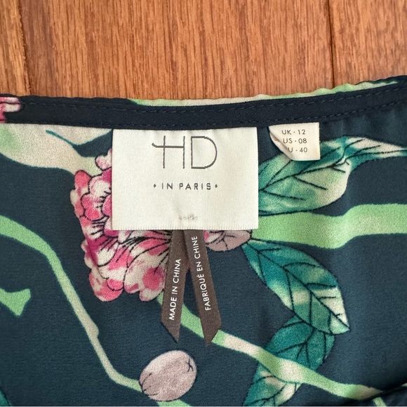 HD in Paris Top - Picture 4 of 9